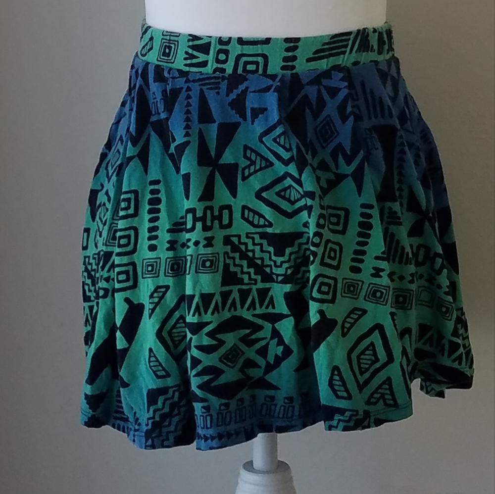 Patterned Mini Skirt - Picture 4 of 6